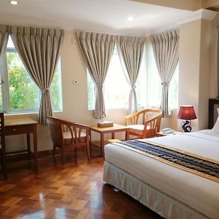 Grand Laurel Hotel Yangon Dış mekan fotoğraf