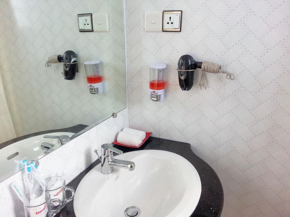 Grand Laurel Hotel Yangon Dış mekan fotoğraf