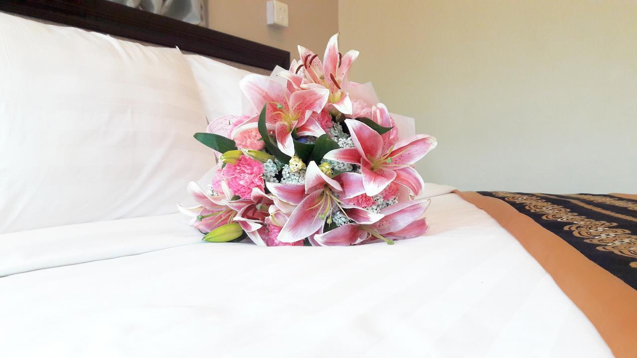 Grand Laurel Hotel Yangon Dış mekan fotoğraf