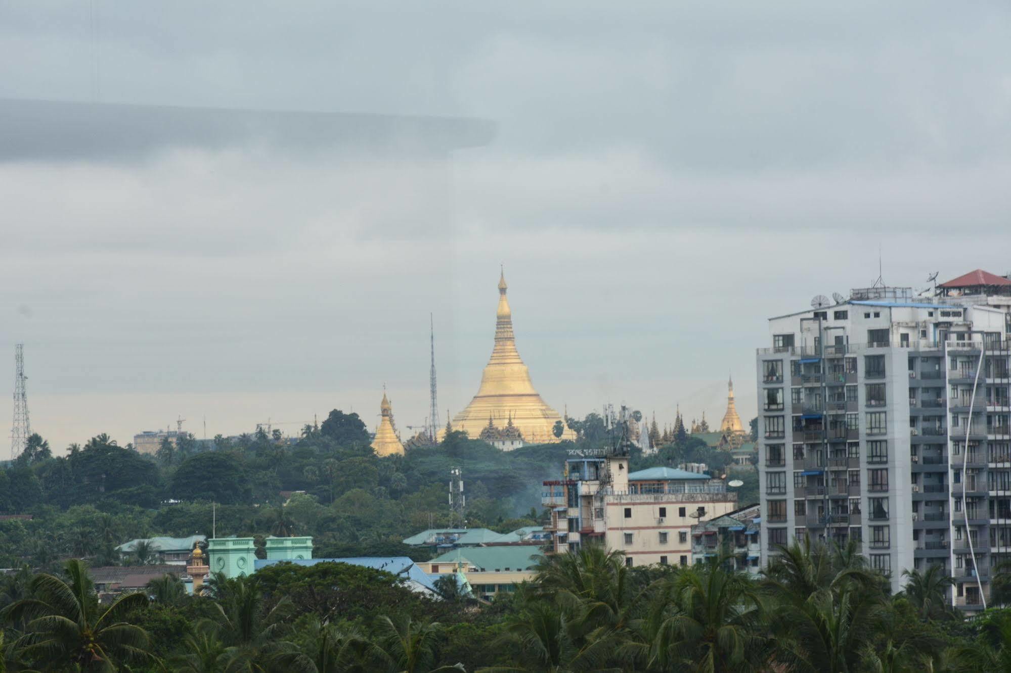 Grand Laurel Hotel Yangon Dış mekan fotoğraf