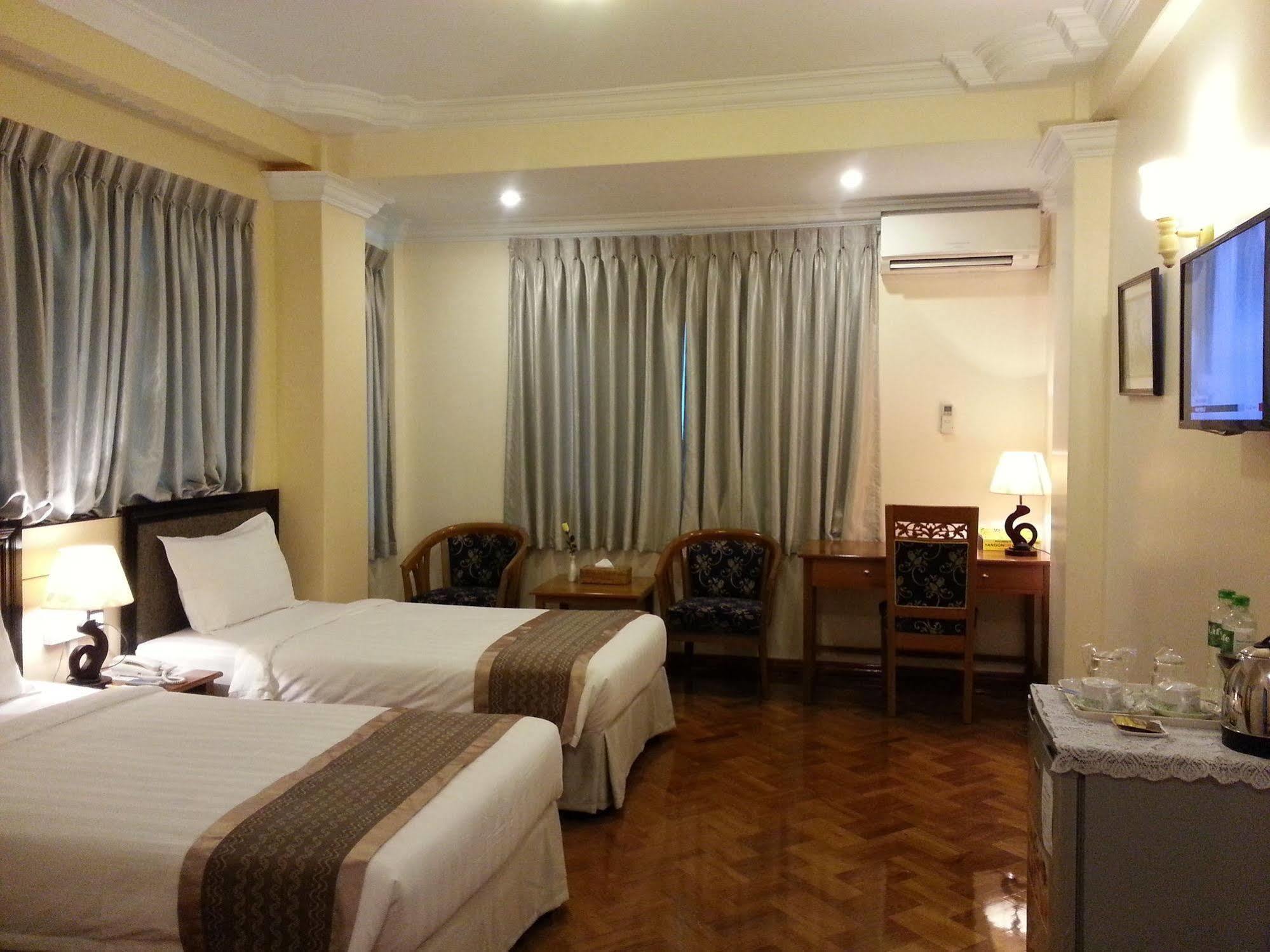 Grand Laurel Hotel Yangon Dış mekan fotoğraf