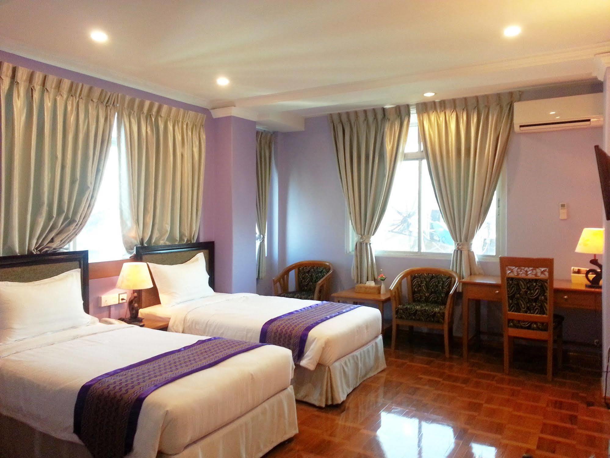 Grand Laurel Hotel Yangon Dış mekan fotoğraf