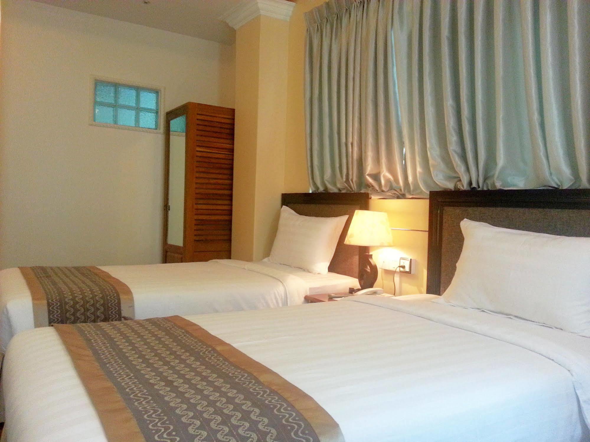 Grand Laurel Hotel Yangon Dış mekan fotoğraf