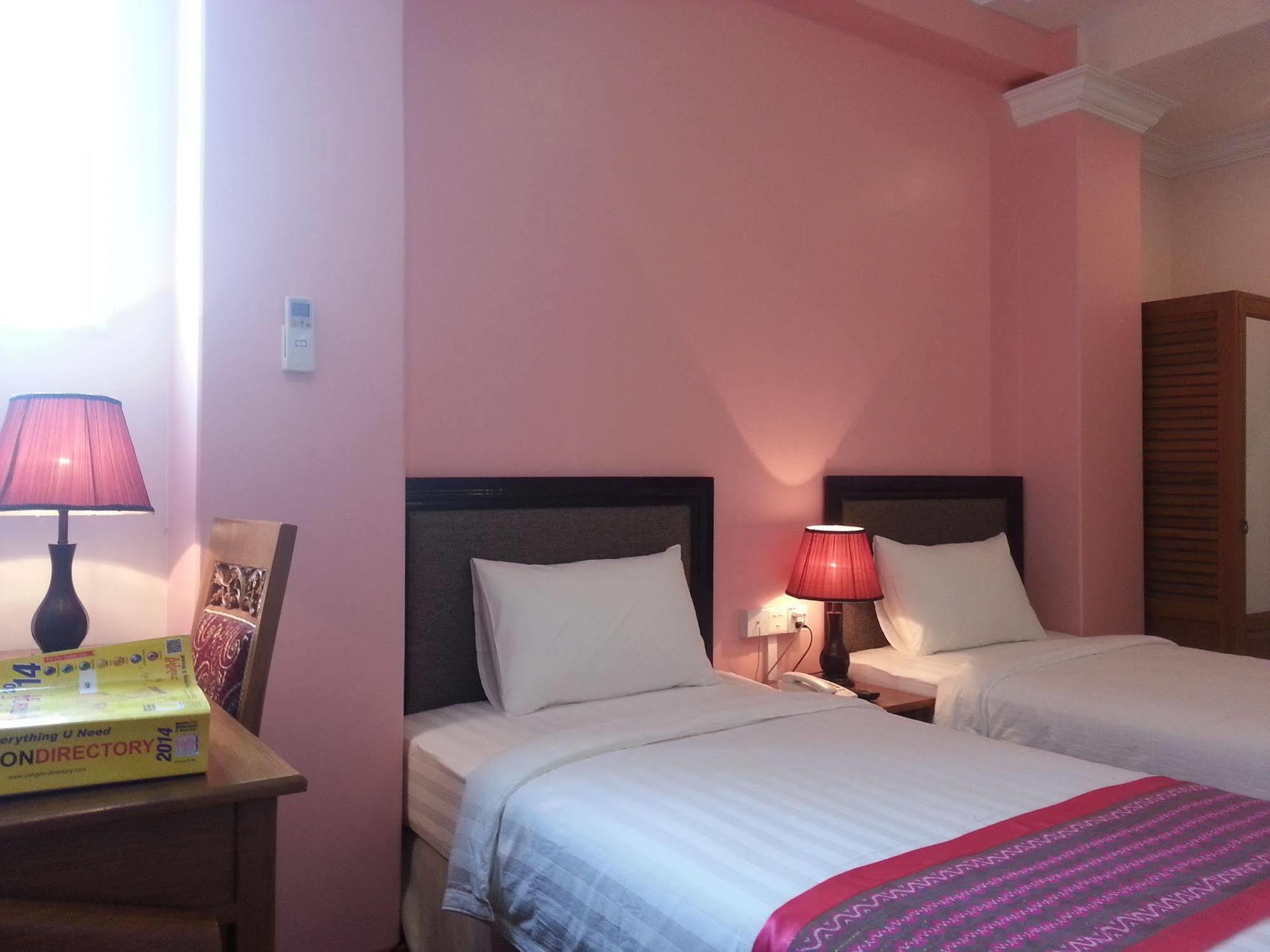 Grand Laurel Hotel Yangon Dış mekan fotoğraf