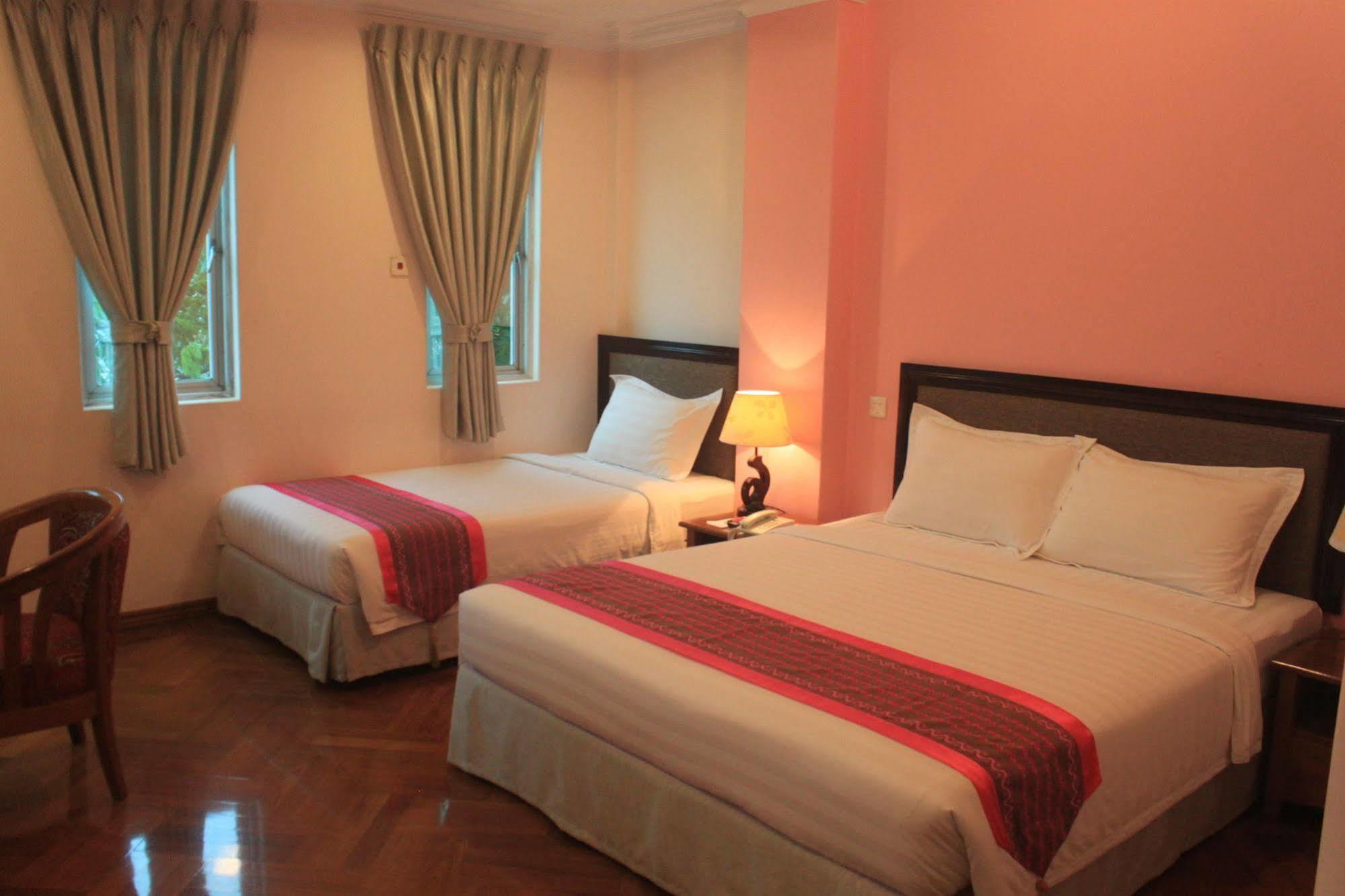 Grand Laurel Hotel Yangon Dış mekan fotoğraf