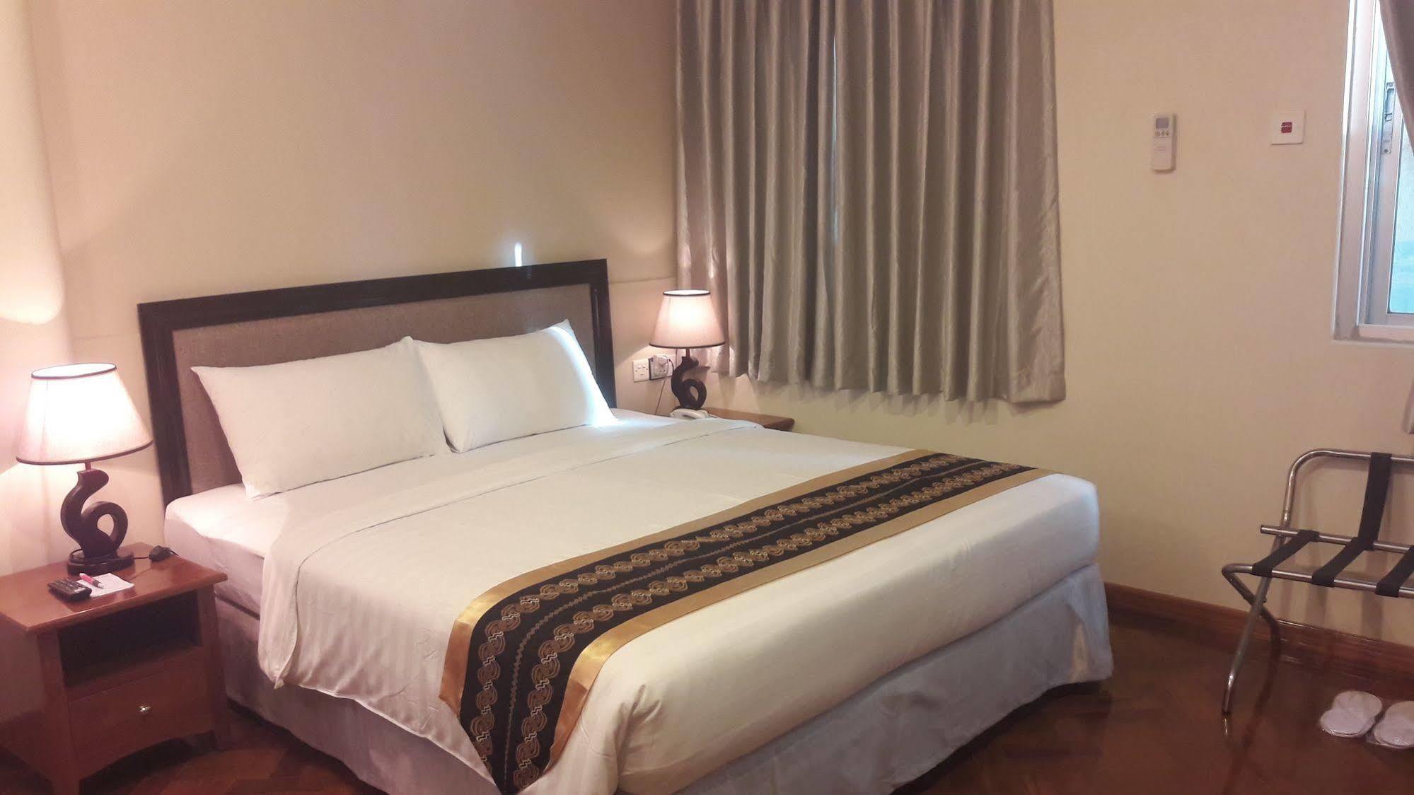 Grand Laurel Hotel Yangon Dış mekan fotoğraf