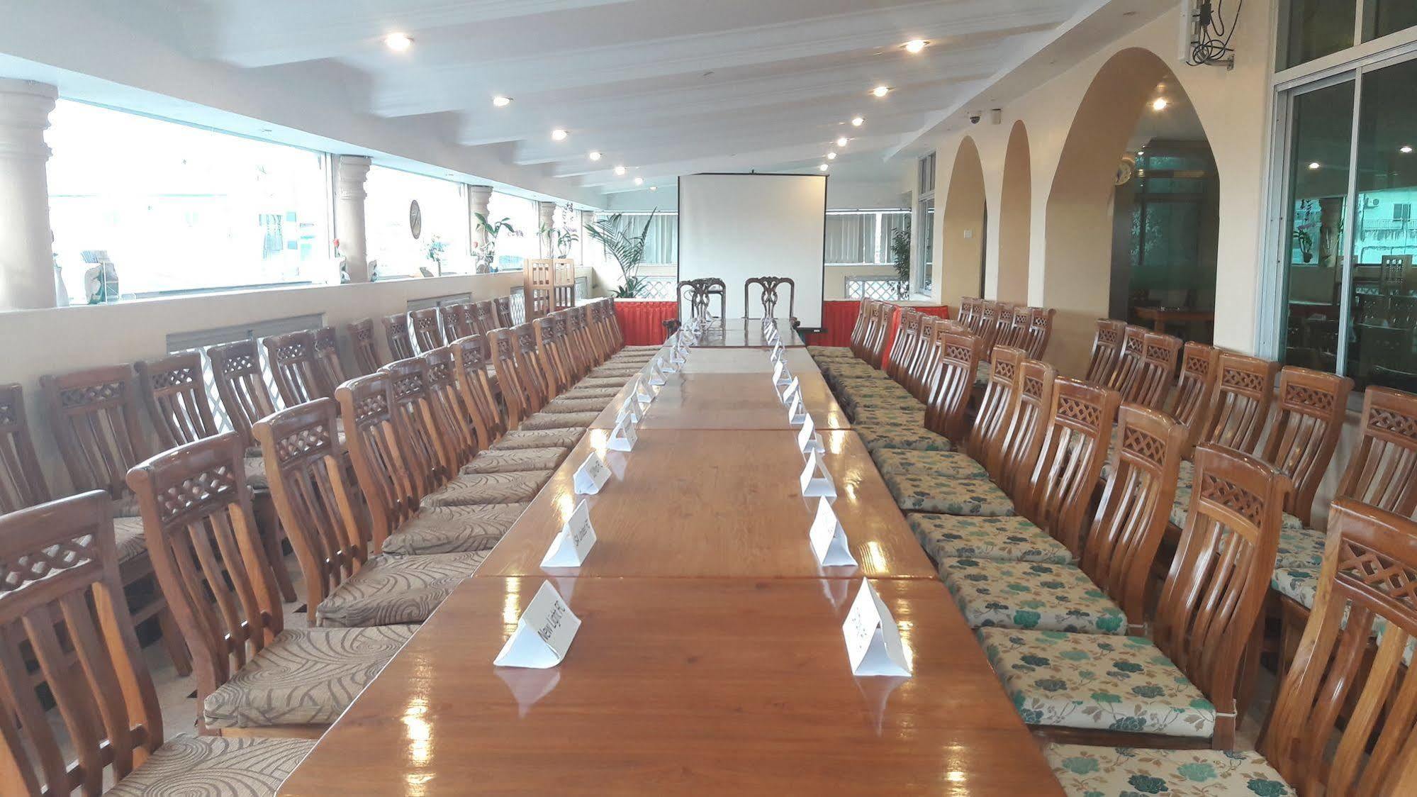 Grand Laurel Hotel Yangon Dış mekan fotoğraf