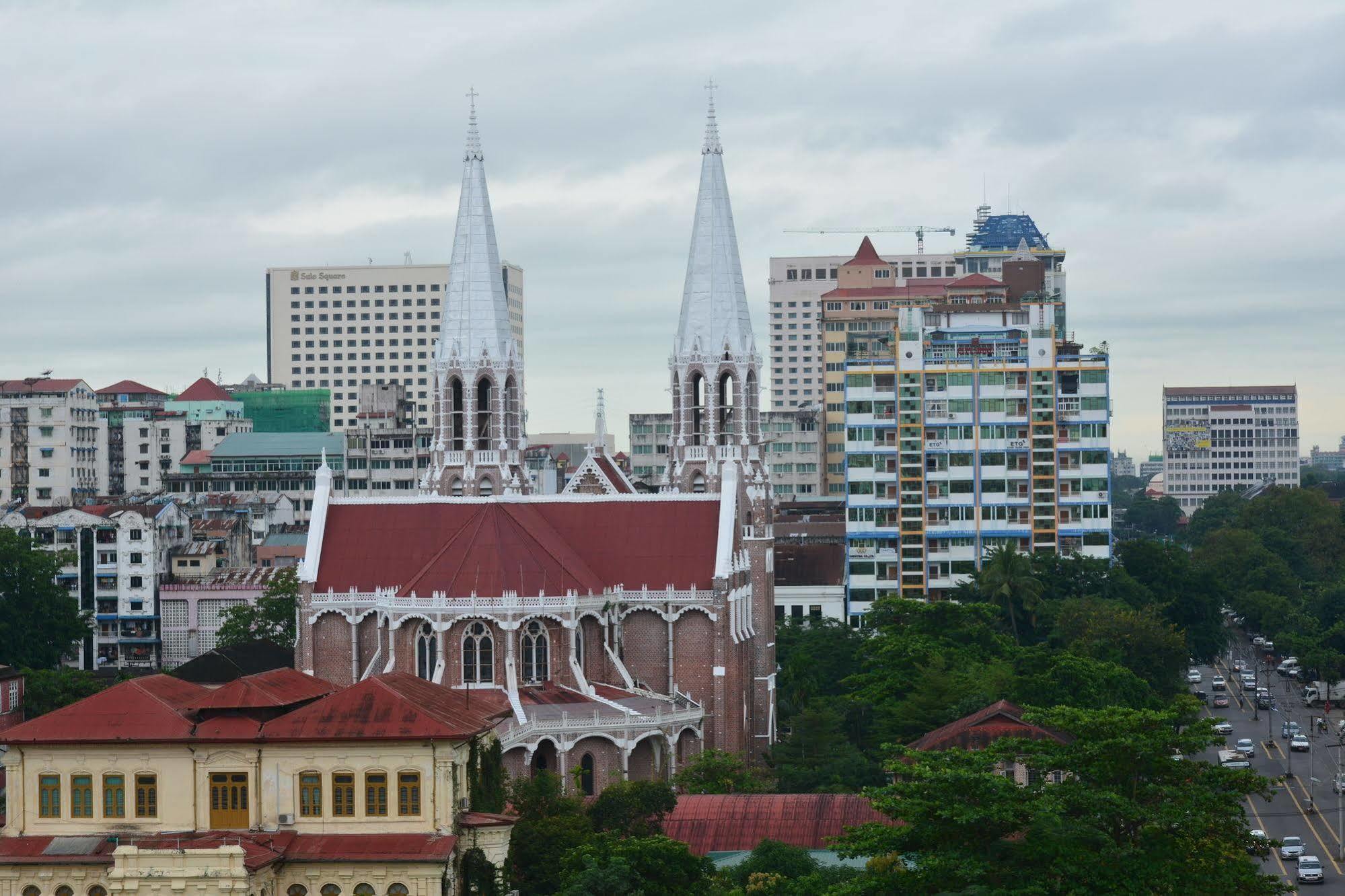 Grand Laurel Hotel Yangon Dış mekan fotoğraf