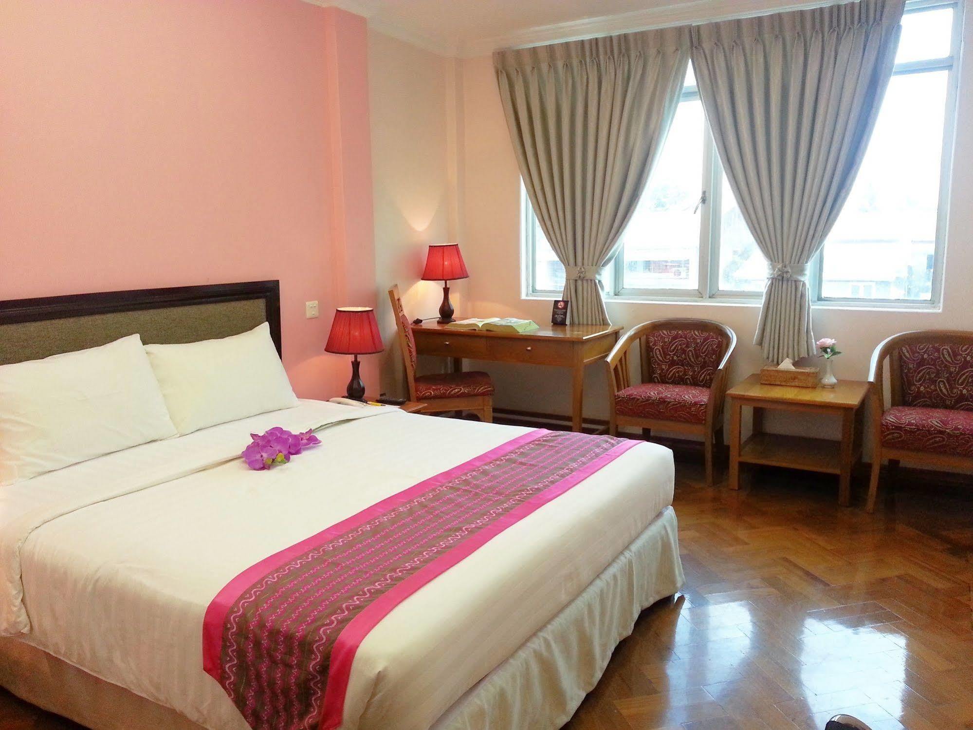 Grand Laurel Hotel Yangon Dış mekan fotoğraf