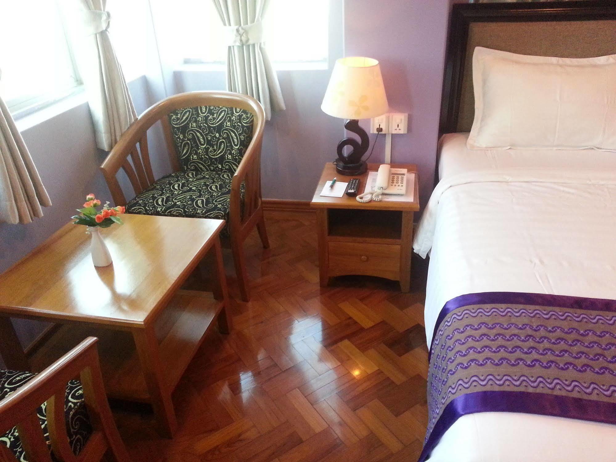 Grand Laurel Hotel Yangon Dış mekan fotoğraf
