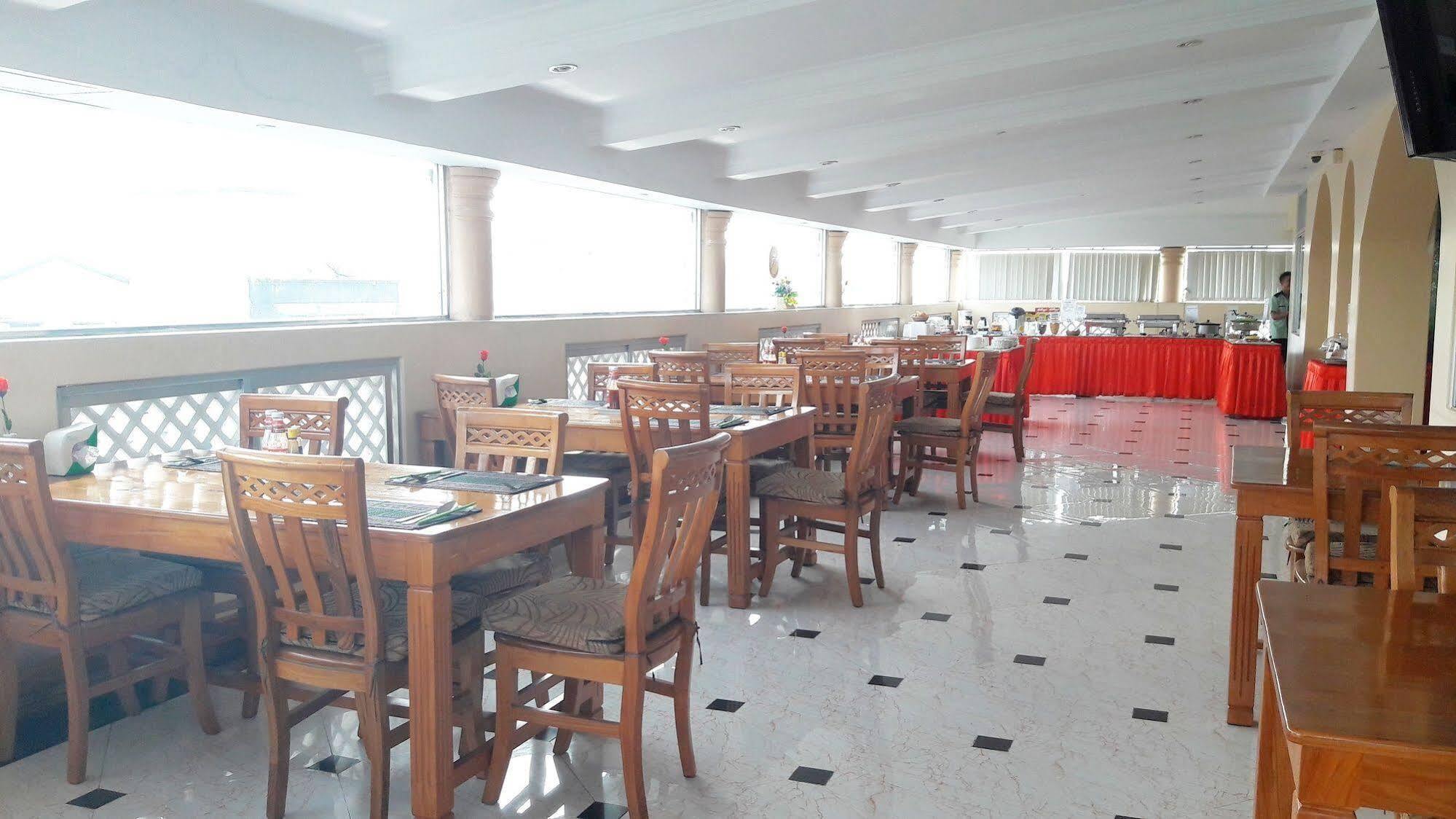 Grand Laurel Hotel Yangon Dış mekan fotoğraf